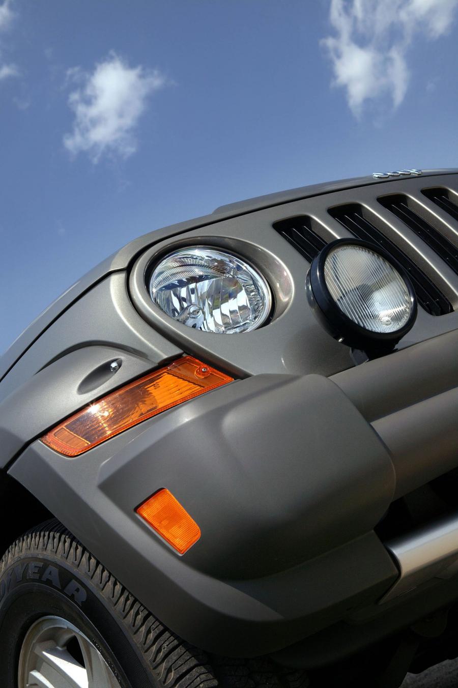  Jeep Cherokee Renegade 2005 года  (фото 18 из 26)